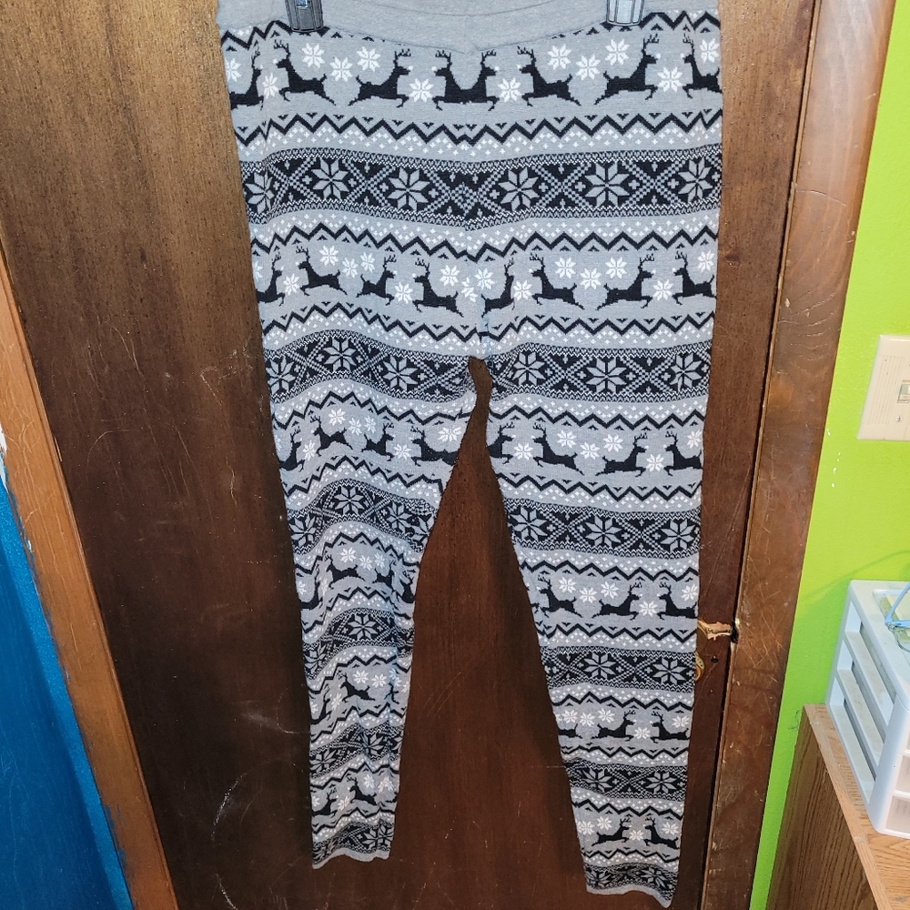 💥Final Price! Junior's size XL gray 33 degrees Chrismtas leggings